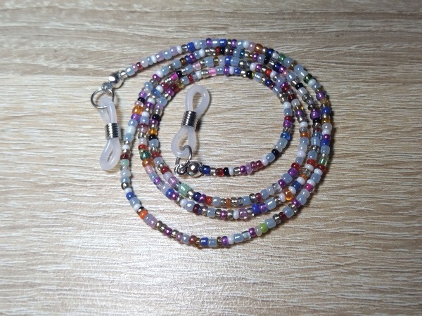 Handmade Beaded Eyeglass Chain Necklace: Trendy Women's Gift