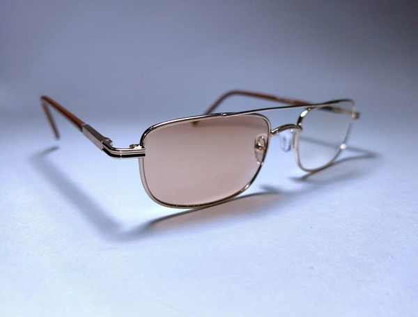 Chameleon Photochromic Reading Glasses (62-64mm) - Self-Adjusting Lenses