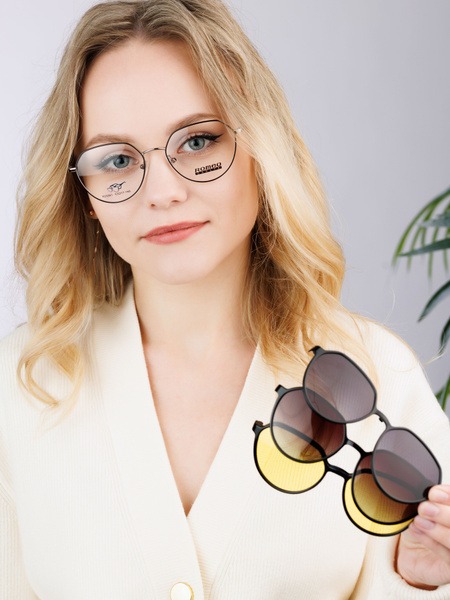 Romeo Careye: 4-in-1 Magnetic Clip-On Sunglasses for Women
