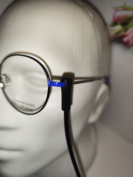 Black Rubber Eyeglass Holder