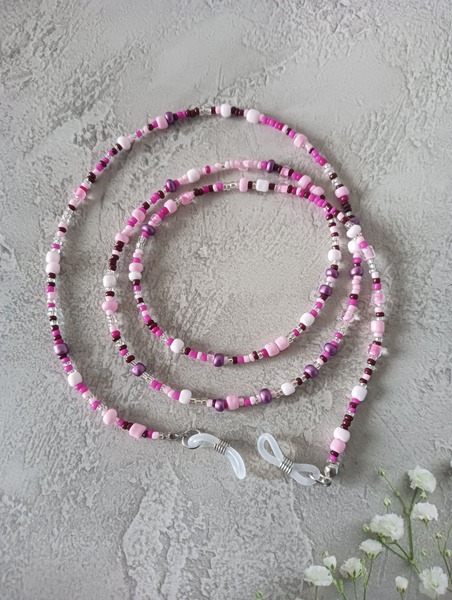 BIGYKMA Eyeglass Chain: Beaded Pastel Holder