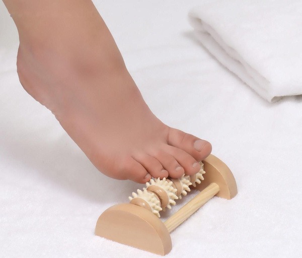 Wooden Foot Massager with 4 Spiked Wheels