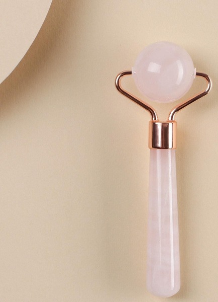 Gua Sha Roller: Natural Materials