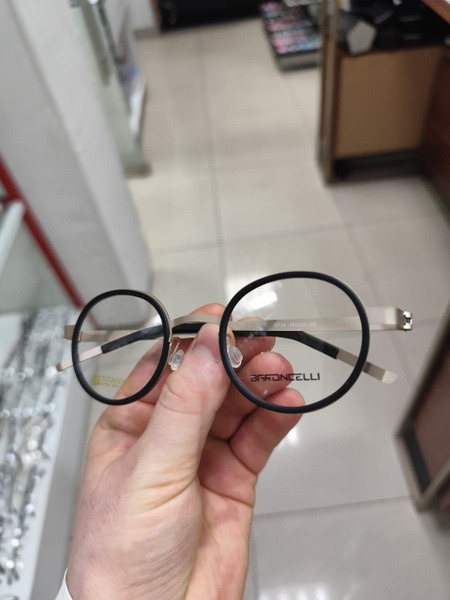 Ricardi Titanium Eyeglass Frames
