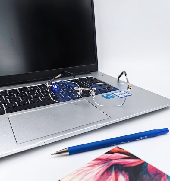 Rimless Computer Glasses: Stylish & Protective