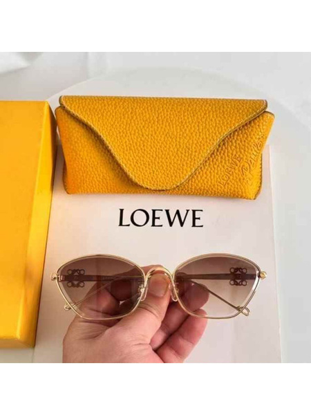 LOEWE LW40115U Cat Eye Sunglasses: Trendy & Designer