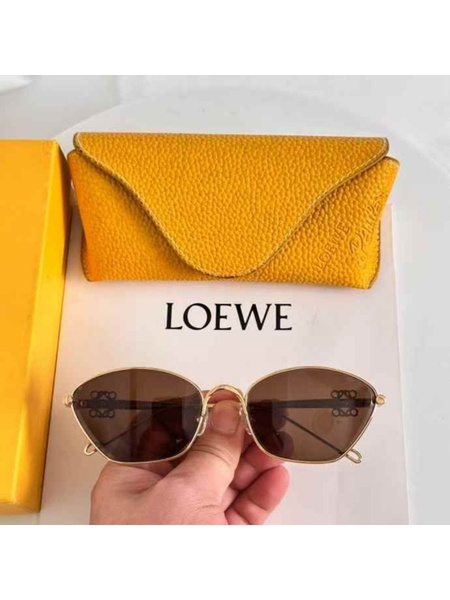 LOEWE LW40115U Cat Eye Sunglasses: Designer Fashion Eyewear
