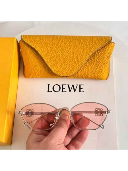 LOEWE LW40115U Cat Eye Sunglasses: Designer Fashion Eyewear