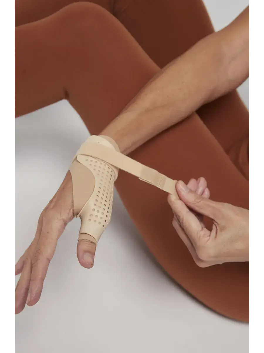 Orliman Right Thumb and Wrist Brace FP-D74 Medium
