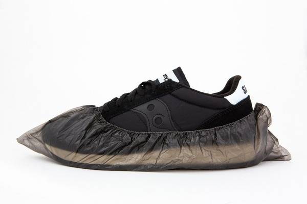 EkoPro Disposable Medical Shoe Covers 100 pcs (50 pairs), Black, 20 microns, 40x15 cm, LDPE, 2g per pair