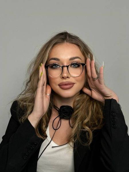 Nikitana Female Eyeglass Frame for Narrow Face (Teenage)