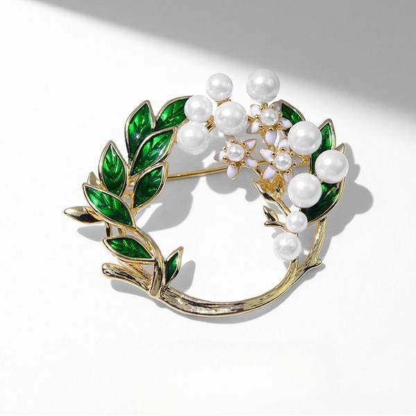 Brooch "Vetochka Gardenia" Golden with Pearl and Green - Flower Design Costume Alloy, 35 x 42 mm