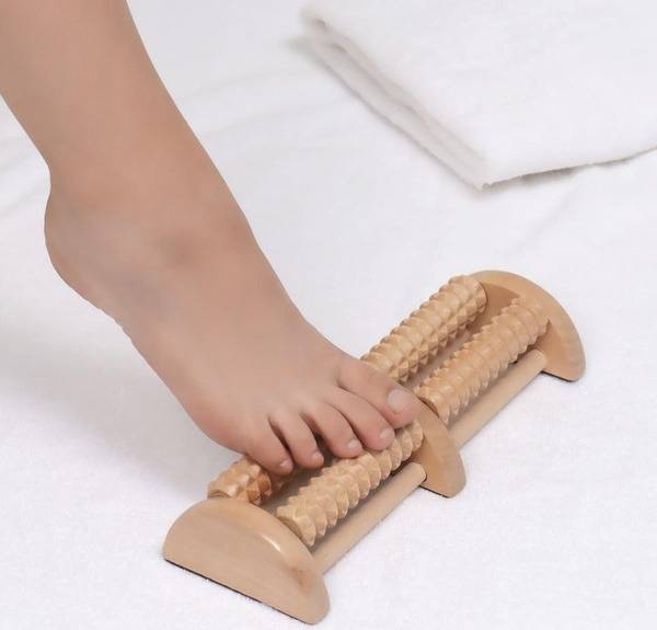 Wooden Percussion Massage Roller with 4 Spiked Wheels (26x10x5cm)