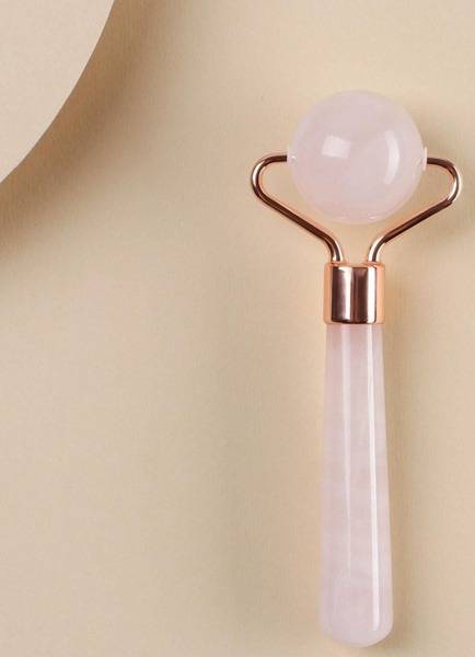 Gua Sha Roller: Natural Materials