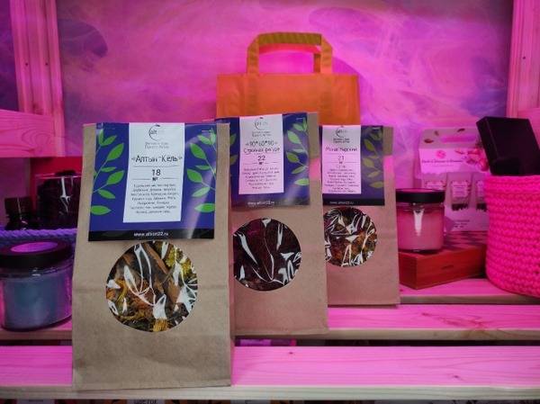 Golden Lake Herbal Tea Blend (Teanastasia)