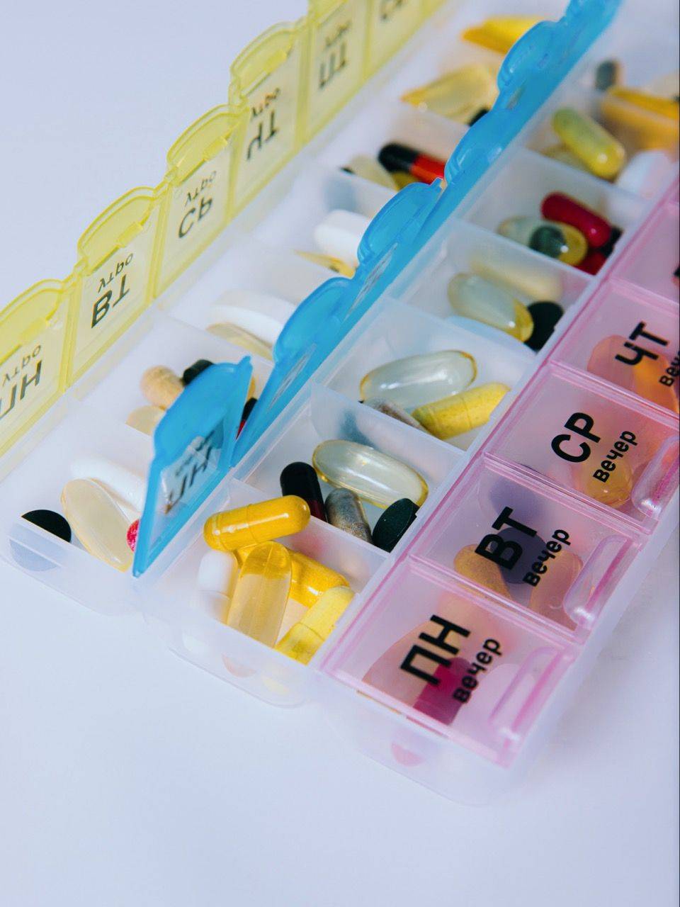 VOSC Weekly Pill Box 21 Sections Three Daily Doses Plastic Container #9