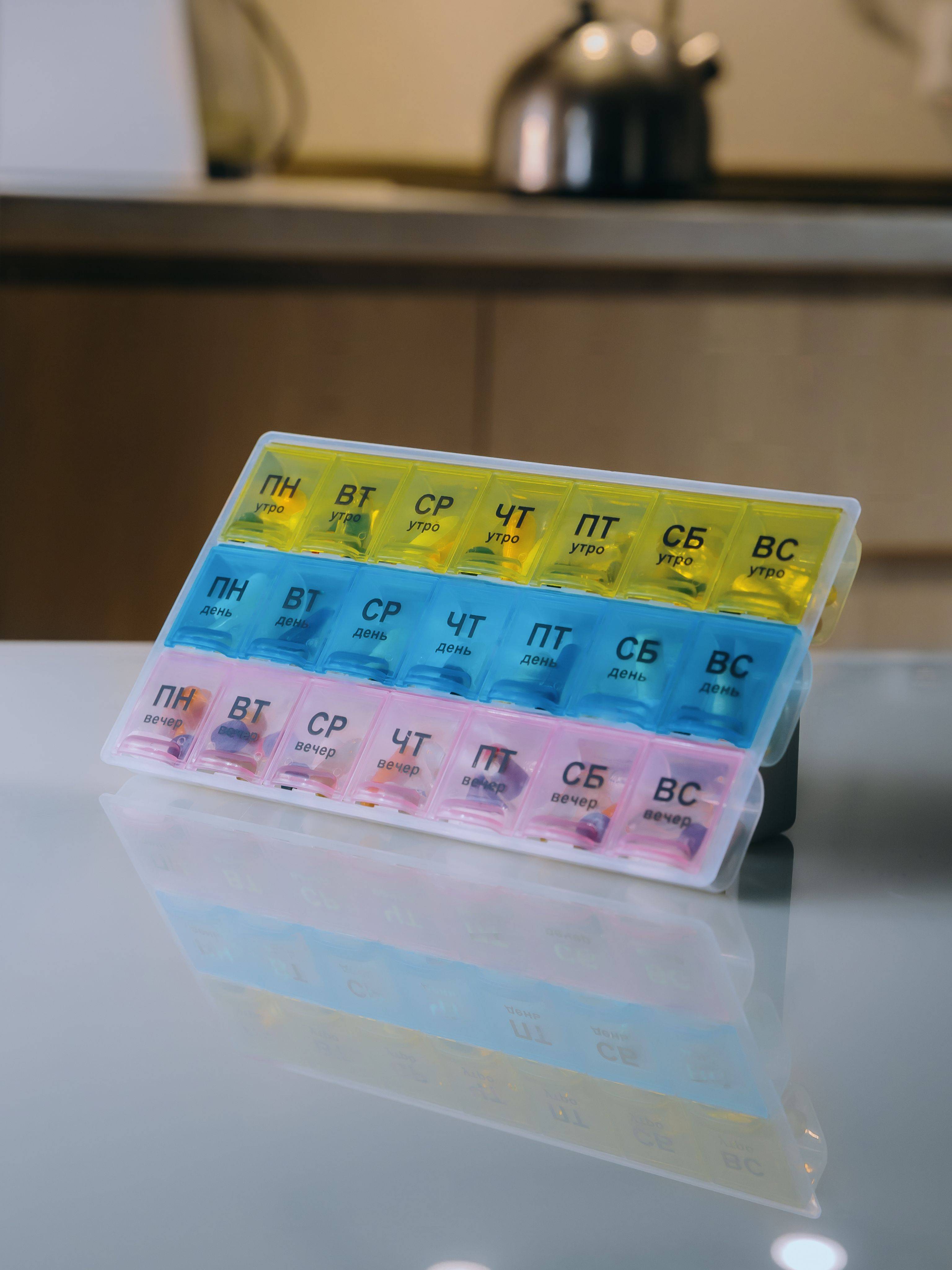 VOSC Weekly Pill Box 21 Sections Three Daily Doses Plastic Container #8