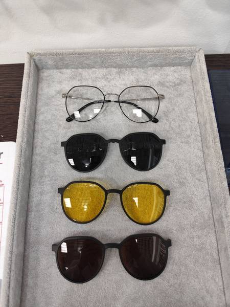 Santarelli Moretti Eyeglass Frame with 3 Inserts – Universal Fit, Durable Design